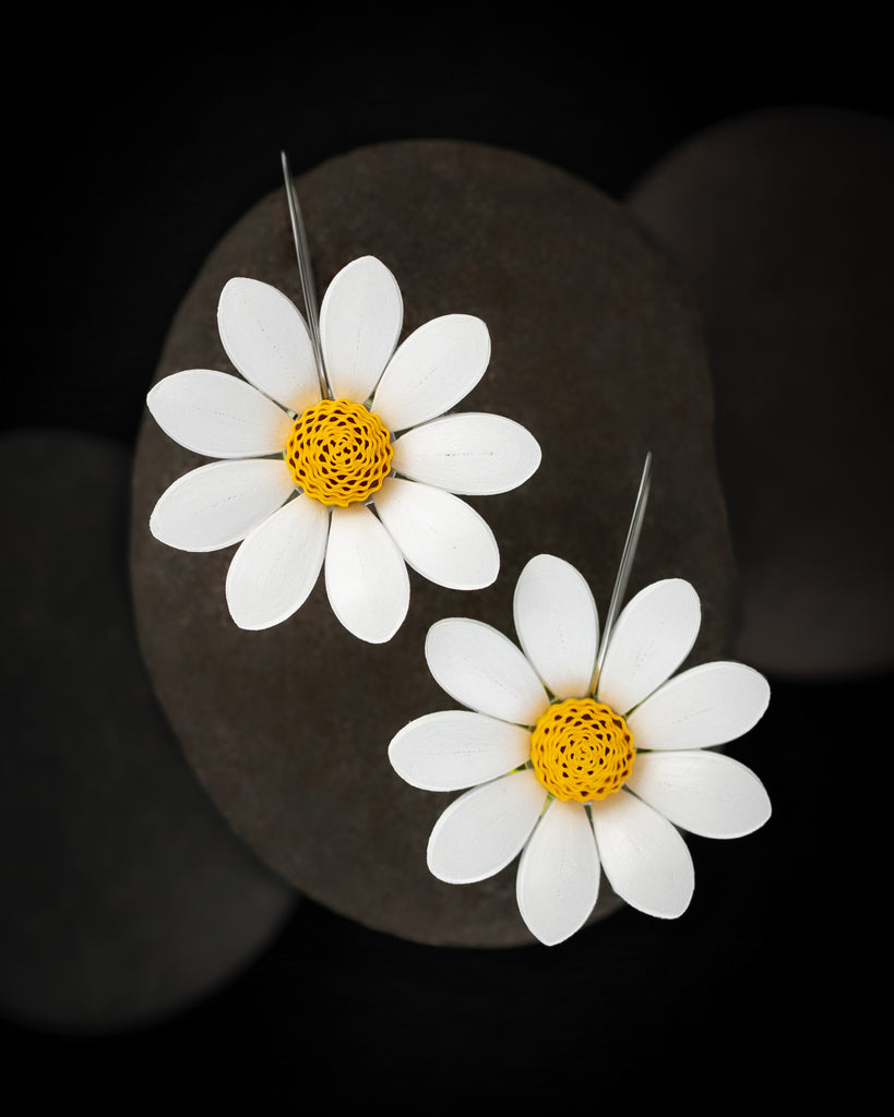 Maatru - Daisy Flower Earrings